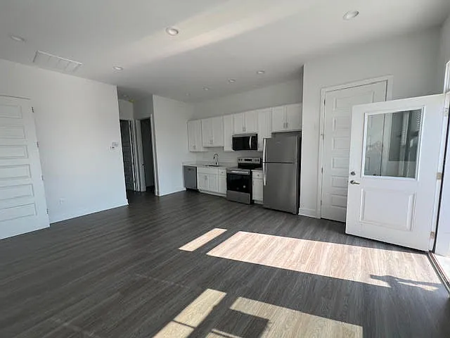 Building Photo - 77 Lockwood Dr