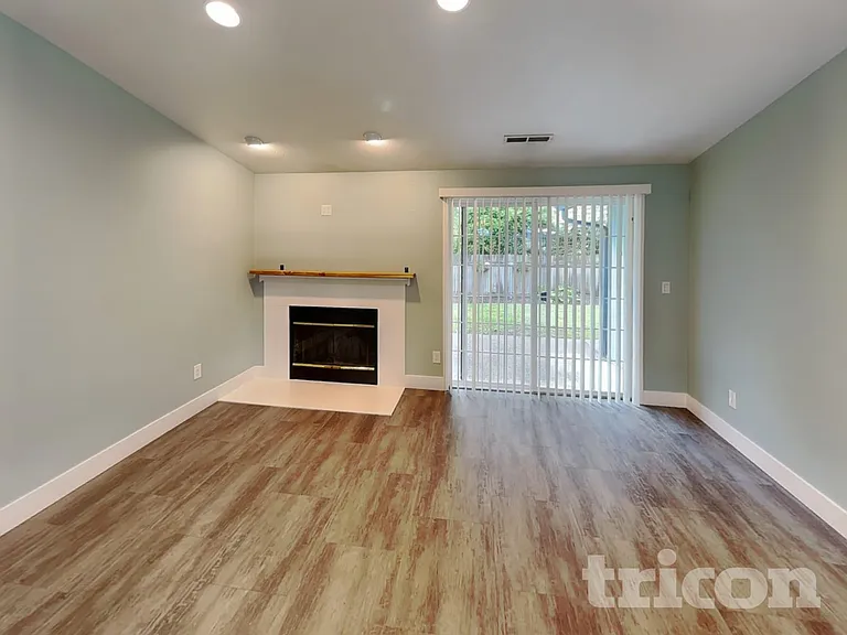 13806 NE 47th St — Photo 3
