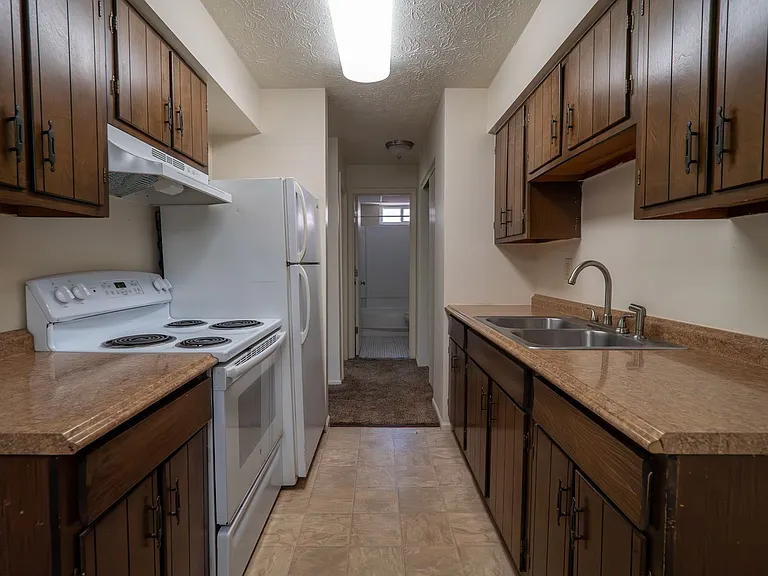 Allen Creek Apartments — Photo 35