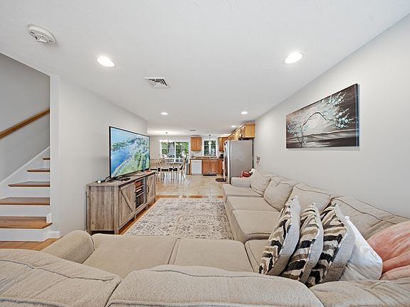 4th image of 26 Vine St Unit 26