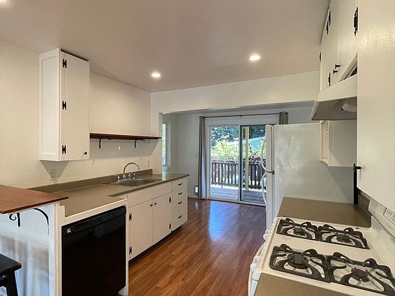 3rd image of 386 Siesta Way