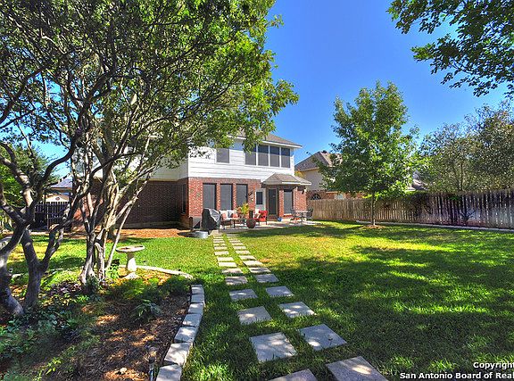 2nd image of 814 Lightstone Dr