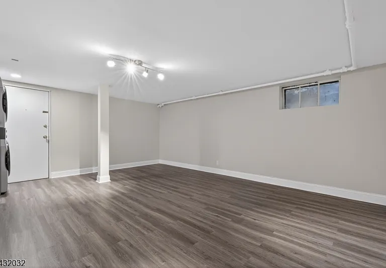 180 Summit Ave #B — Photo 13