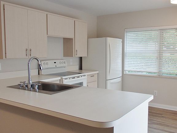 4th image of 2861 SW Lakemont Pl