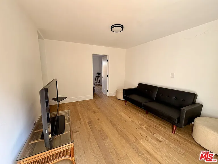 3989 1/2 Beethoven St — Photo 11