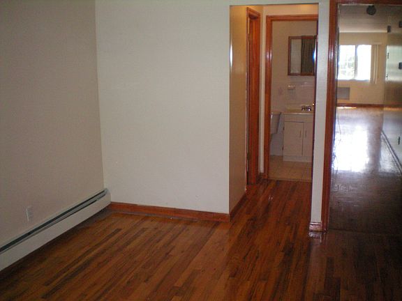 4th image of 10415 Seaview Ave