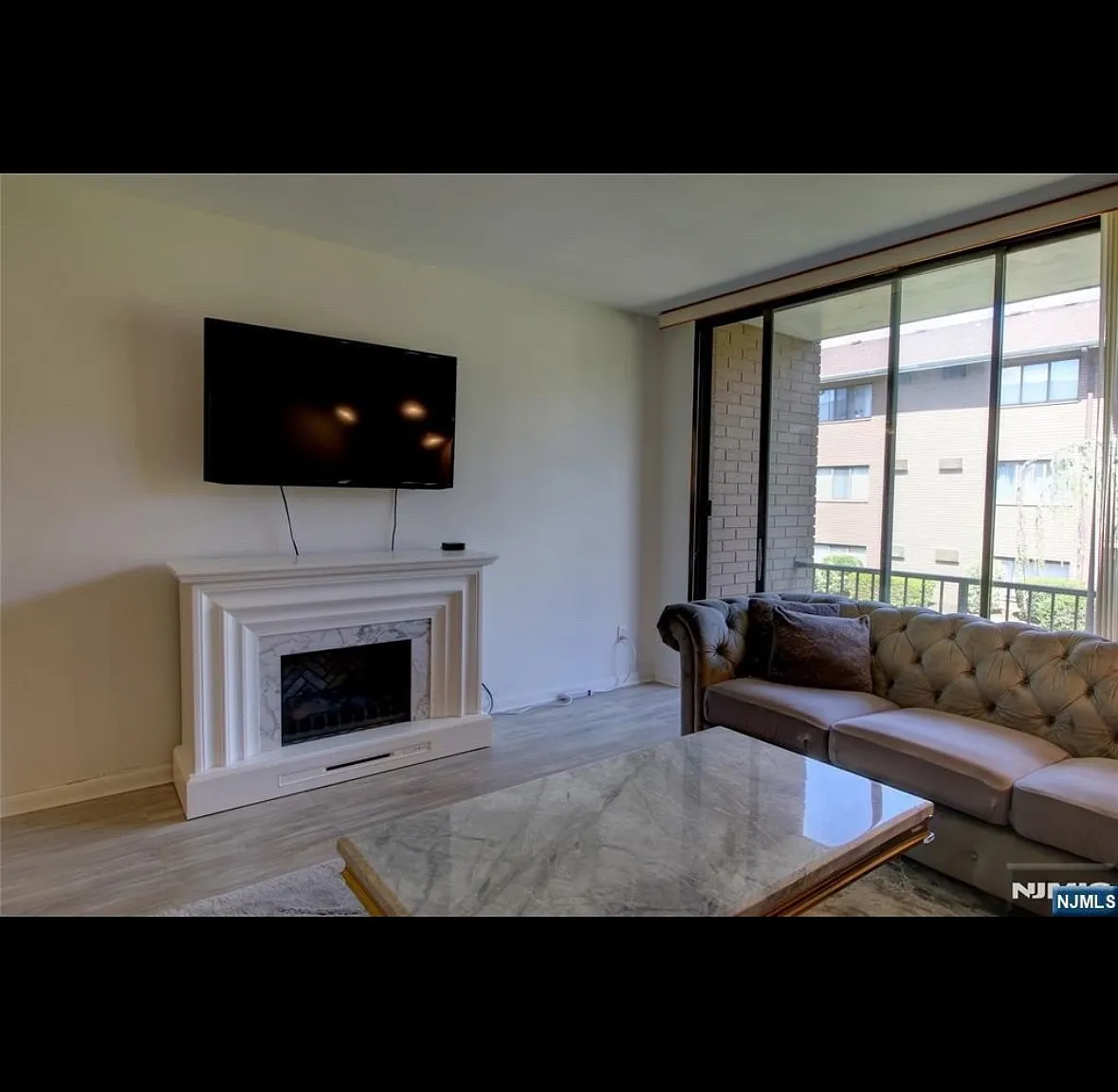 464 Liberty St — Photo 3