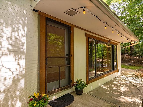 3rd image of 214 Blanwood Drive