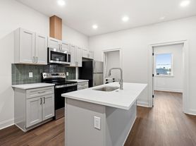 470-472 Roxborough Ave