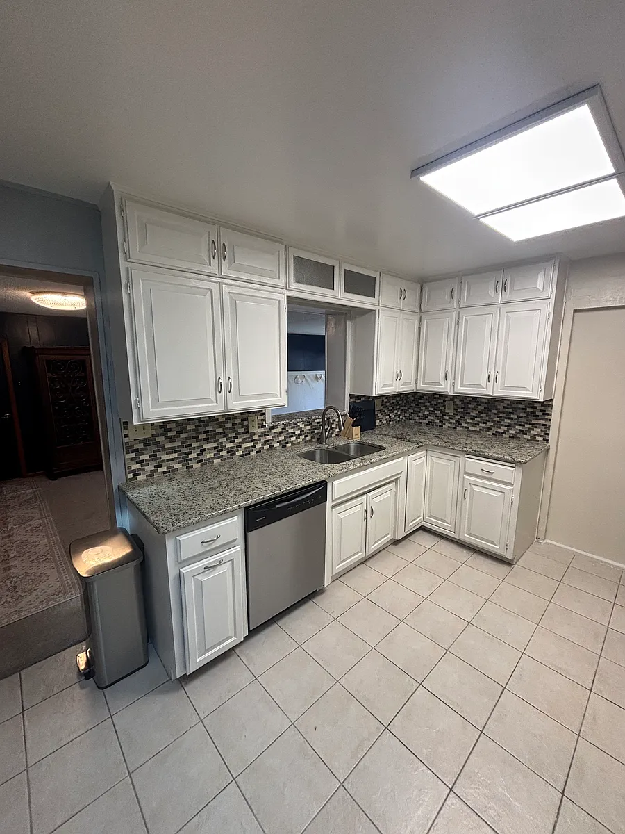Main Level Kitchen - 1085 Kingston St