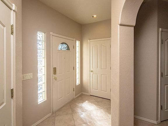 5th image of 2661 Edgewood Dr