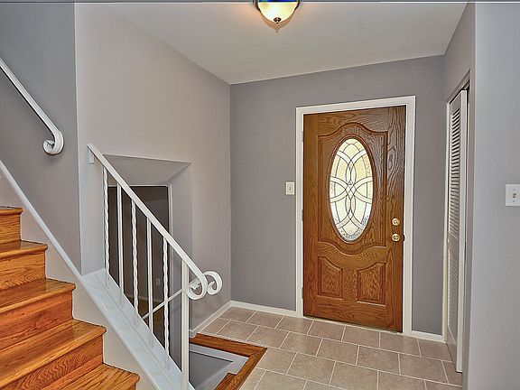 5th image of 10217 Continental Ln