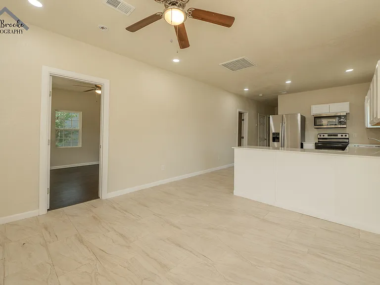 106 Paradise St — Photo 3