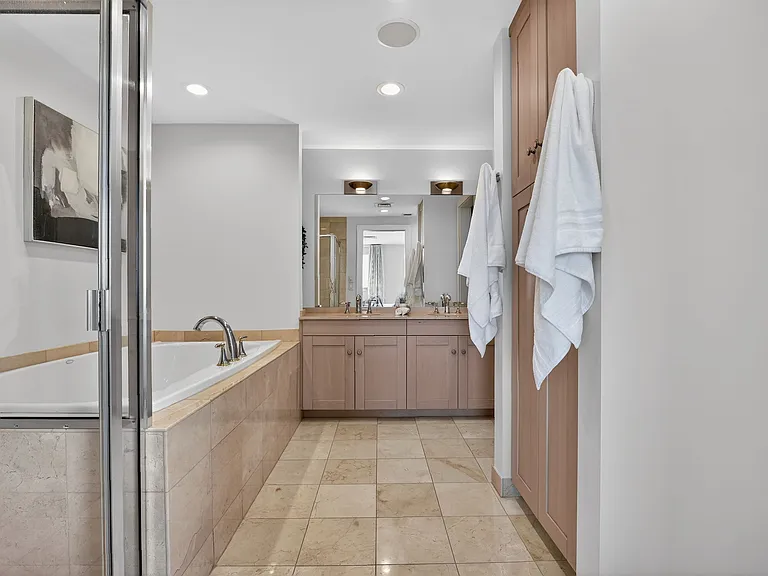 1 Miranova Pl #1840 — Photo 24