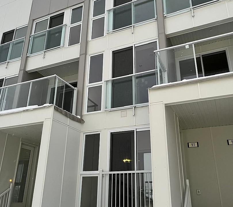 1st image of 234 Edgevalley Rd #93