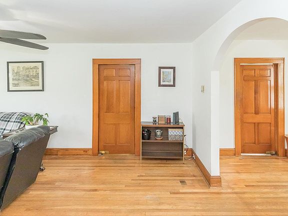 3rd image of 670 N 6th St