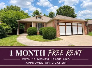 108 E Granada St, Fayetteville, AR 72703