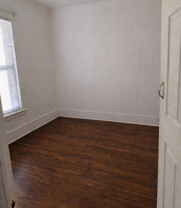 2nd image of 819 N 21st St
