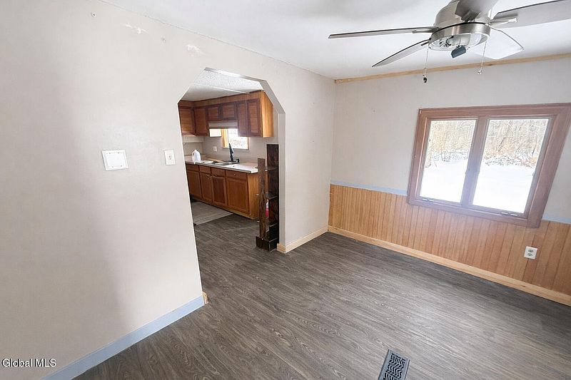 4th image of 13 Putnam Road