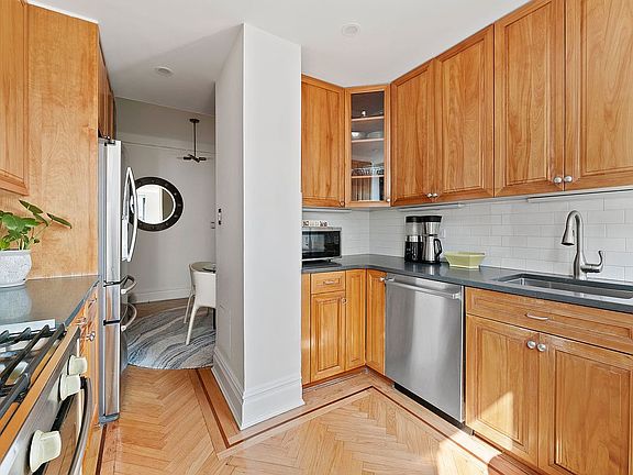 5th image of 7 Park Ave #17AB