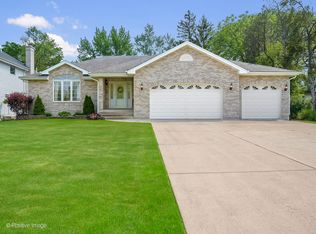 209 65th St, Willowbrook, IL 60527