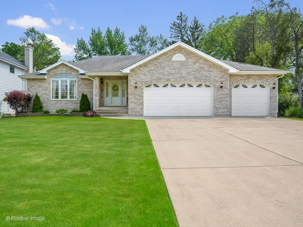 209 65th St, Willowbrook, IL 60527