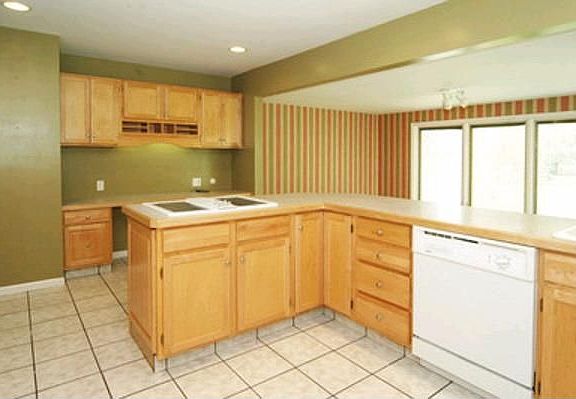 5th image of 2428 Beechwood Dr SE
