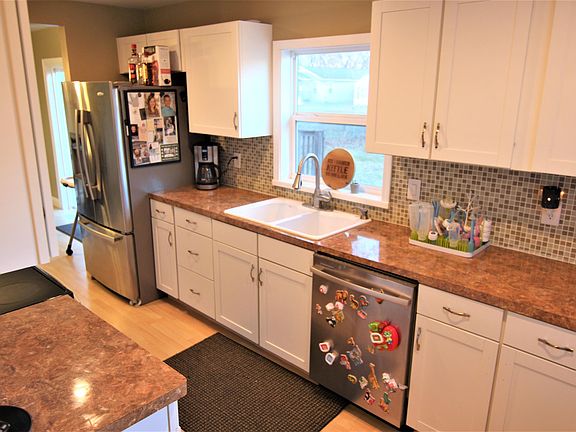 4th image of 2242 Charles Ave