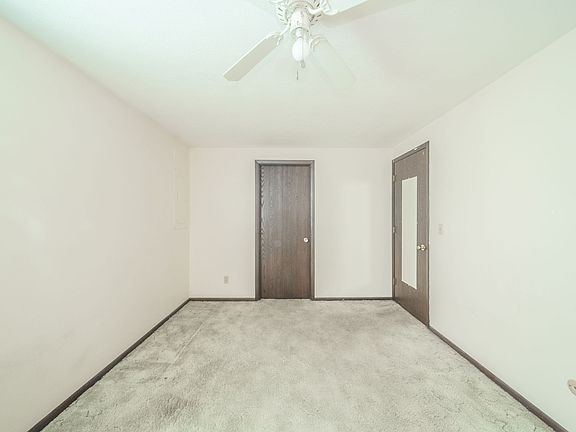 5th image of 1900 W Crescent Dr
