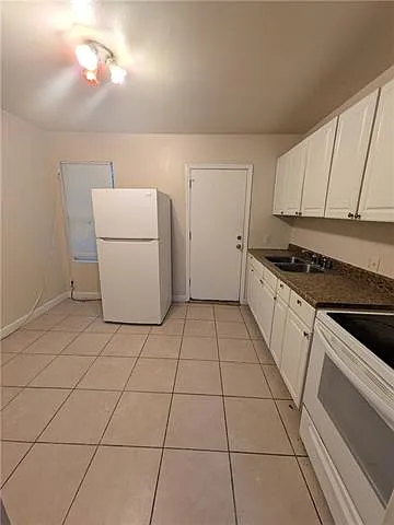 2 bed, 1.0 bath, 700 sqft, $1,100 — Photo 3