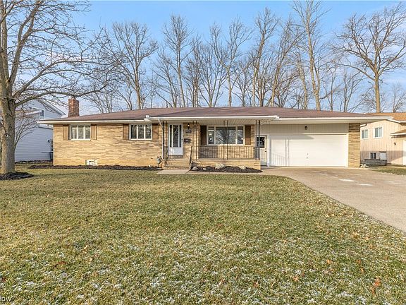 2nd image of 1716 Emerald Dr