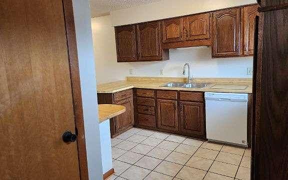 4th image of 2510 W Genesee Ave APT 4