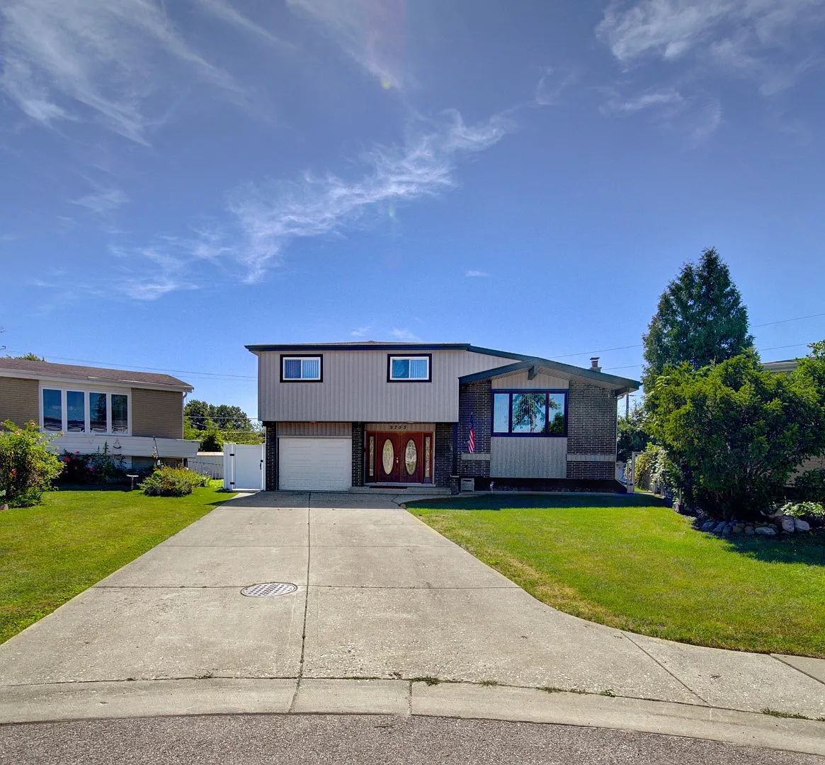 9753 N Huber Oval photo 1