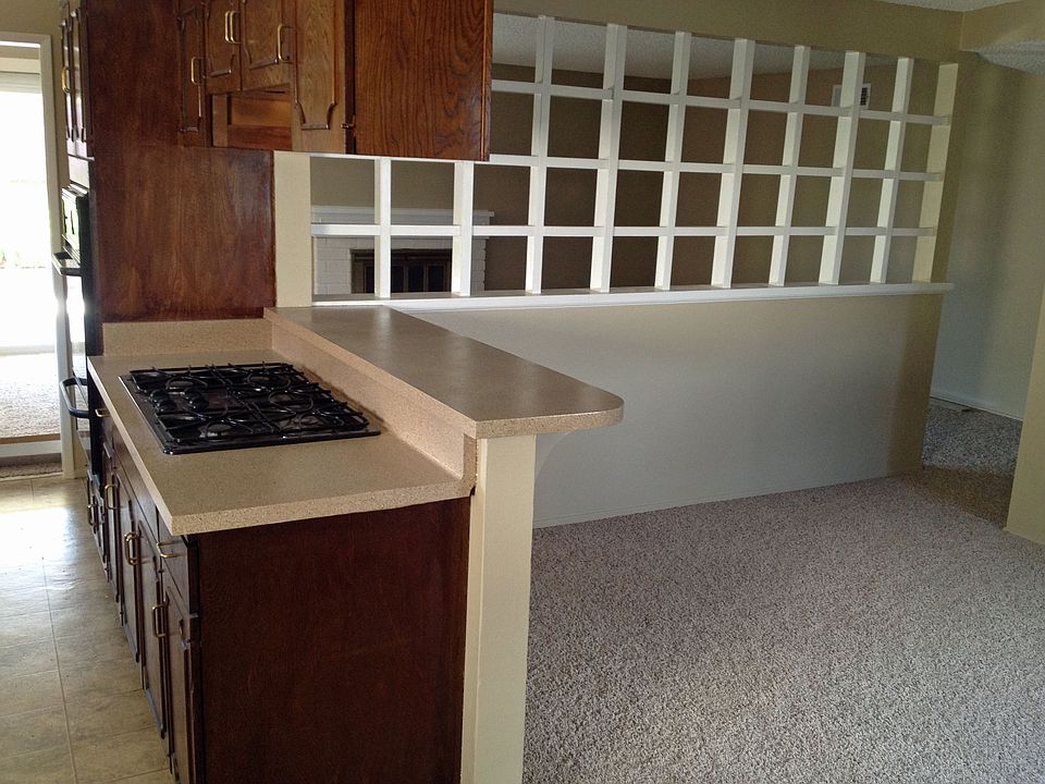Breakfast Nook to Living Rm