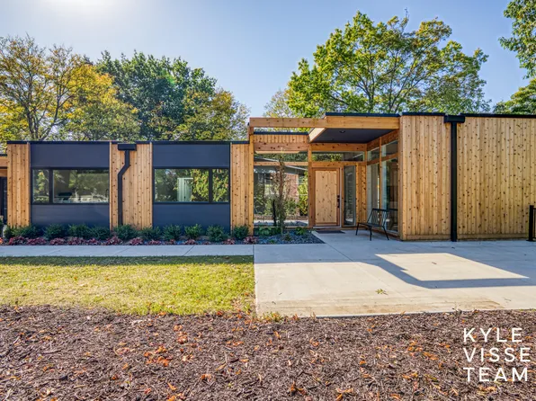 2645 Capilano Dr SE, Grand Rapids, MI 49546