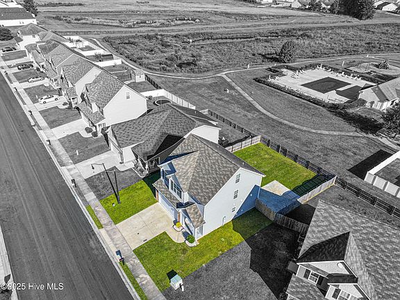 3rd image of 808 Jade Ln