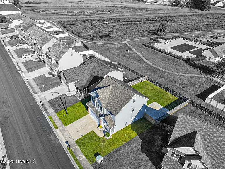 808 Jade Ln — Photo 3