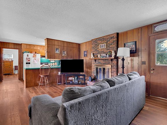 5th image of 904 Mead Dr