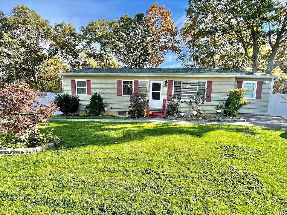 1st image of 418 Sleepy Hollow Dr