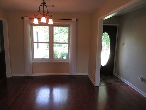 4th image of 326 Twin Lakes Cir