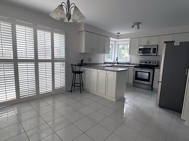 43 Falconridge Dr — Photo 8