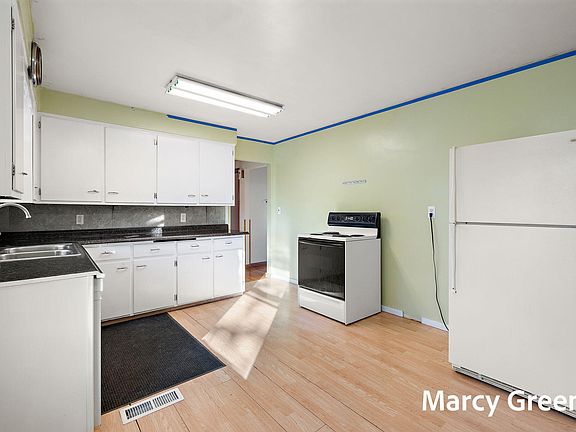 5th image of 603 S Ferry St
