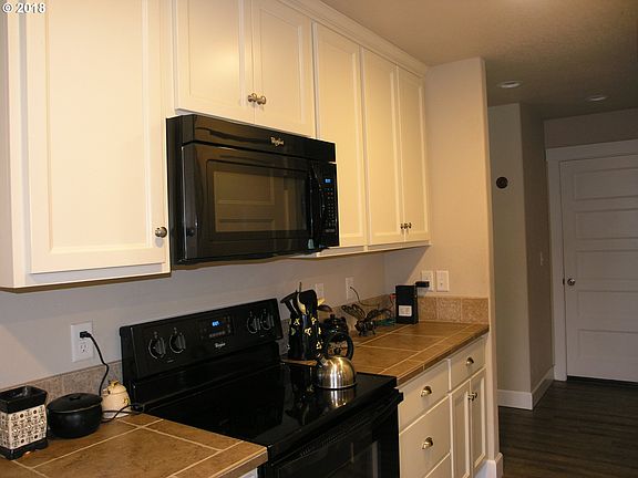 3rd image of 400 W Humphrey St