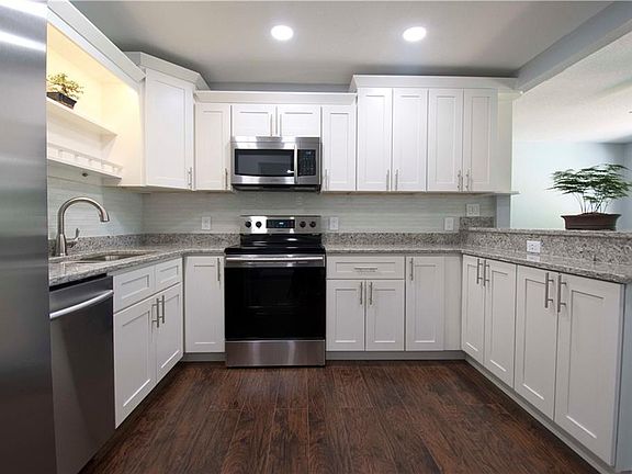 2nd image of 2115 W Elm St