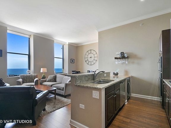 4th image of 310 S Michigan Ave Unit 2004