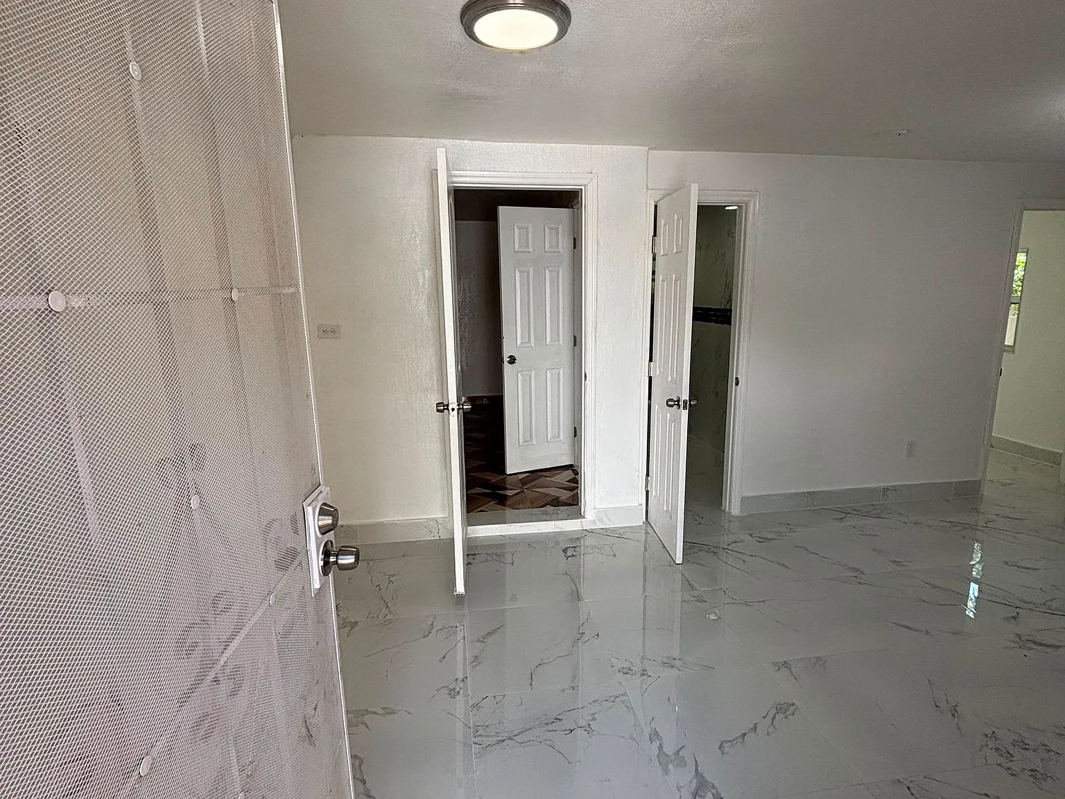 2 bed, 1.0 bath, 780 sqft, $2,050 — Photo 3