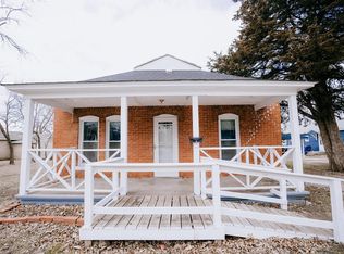 405 N Fawn St, Caney, KS 67333