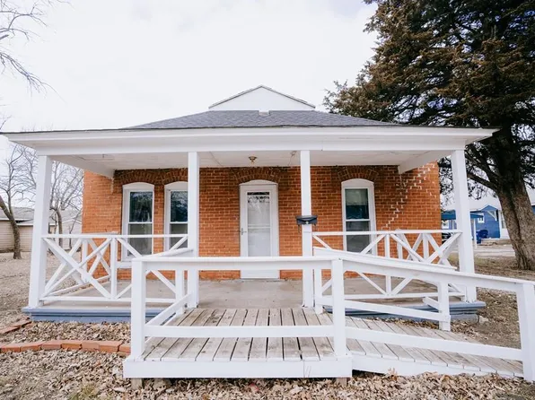 405 N Fawn St, Caney, KS 67333