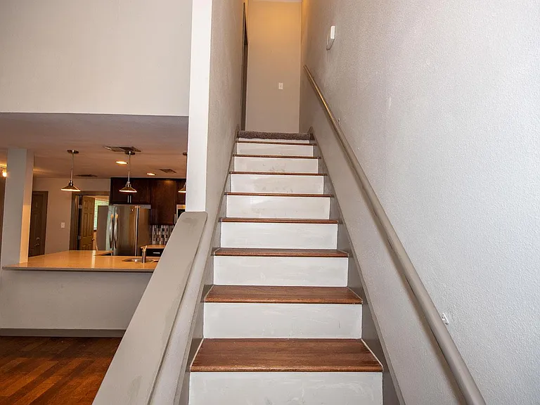 1506 Rockdale Cir #B — Photo 3