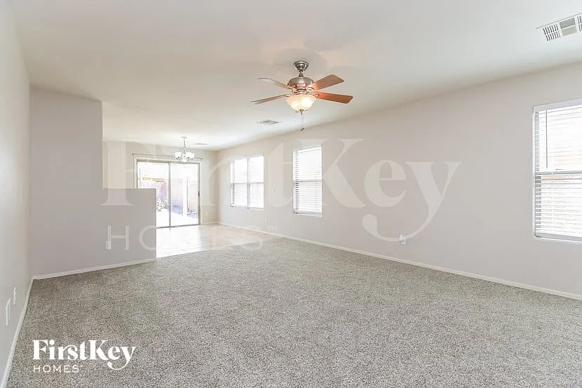 3 bed, 2.0 bath, 1454 sqft, $1,985 — Photo 3